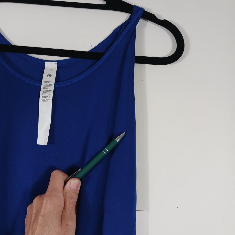 Lululemon NWT Lark/Deep Blue Essential Pleated Tank Size 10 *Tiny Flaw* - Photos - Picture 4 of 14